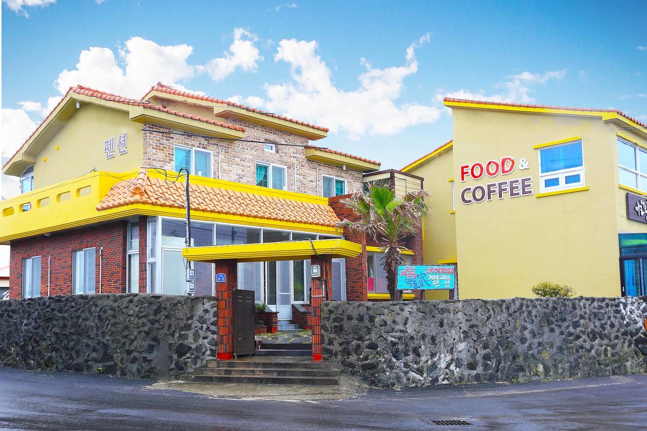 Gyeryonggil Pension Jeju Exteriör bild