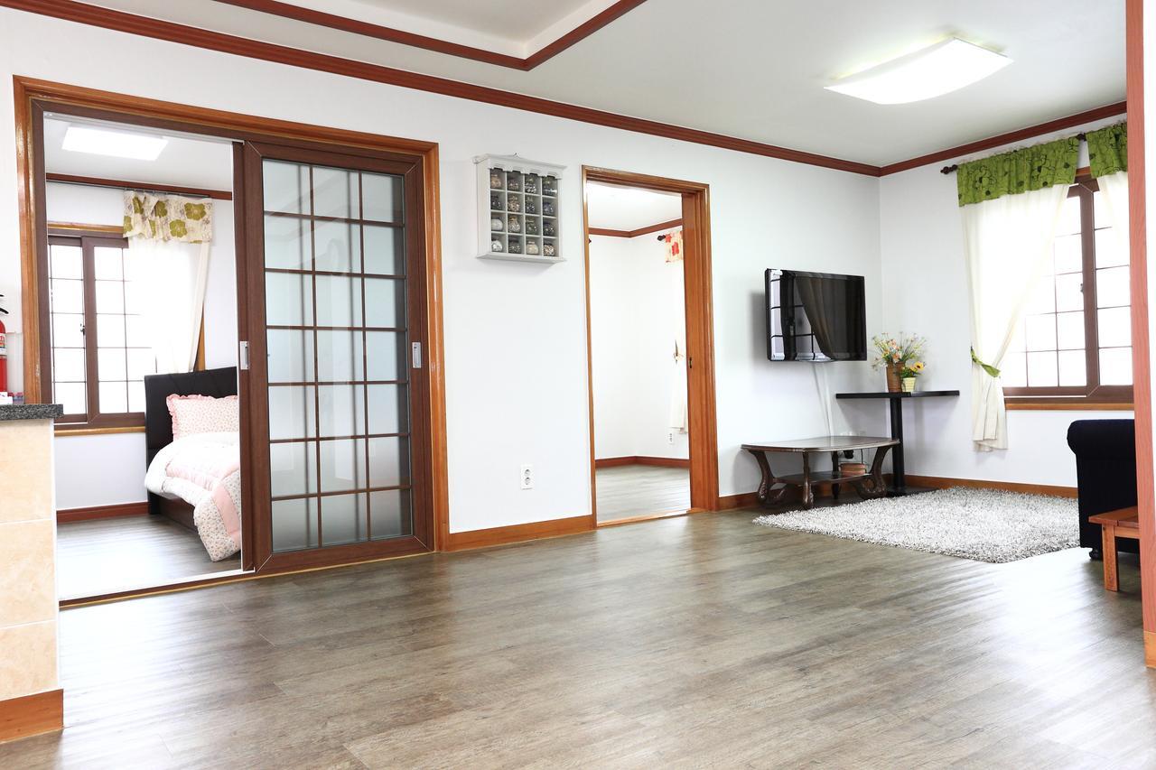 Gyeryonggil Pension Jeju Exteriör bild